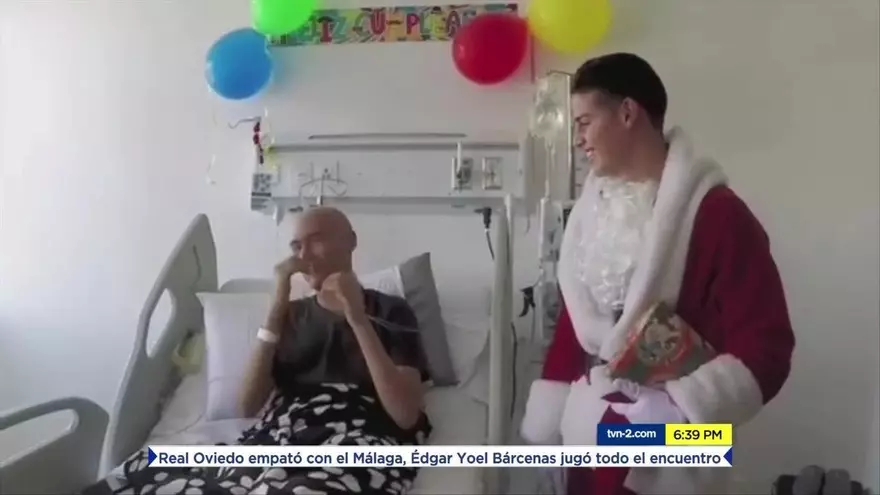 James Rodríguez se viste de Santa y visita niños con cáncer