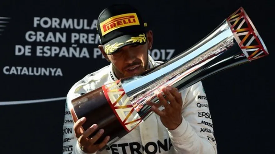 Hamilton gana el pulso a Vettel y logra el Gran Premio de España.
