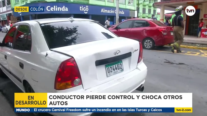 Choque de autos en la ciudad de Colón