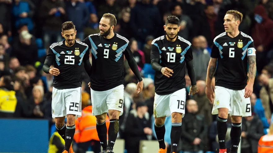 Sin Messi, aparece Argentina y le gana a Italia