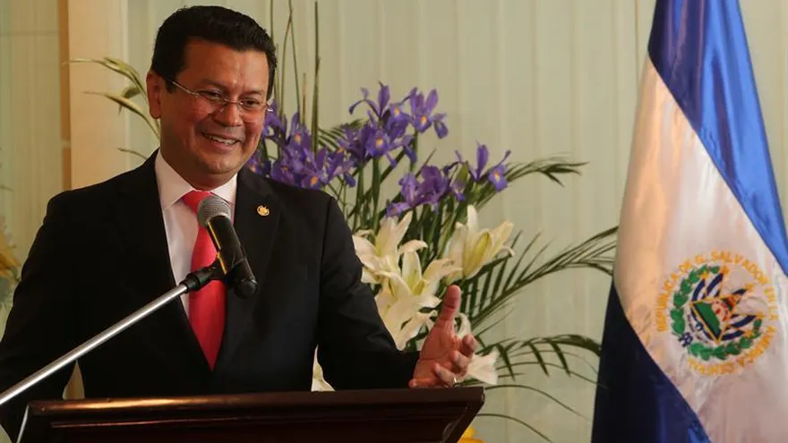 En al imagen, el canciller de El Salvador, Hugo Martínez.