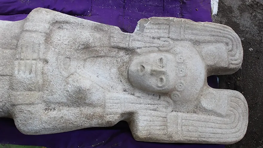 Hallan escultura femenina prehispánica en México