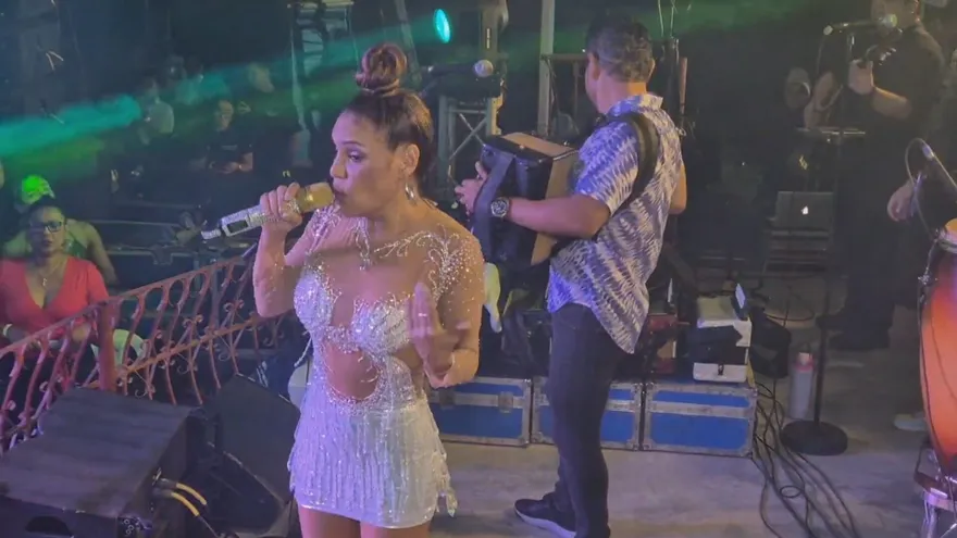 Samy y Sandra Sandoval en la amanecida en Los Uveros 2026