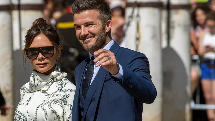 Victoria junto a su marido, el exfutbolista David Beckham.