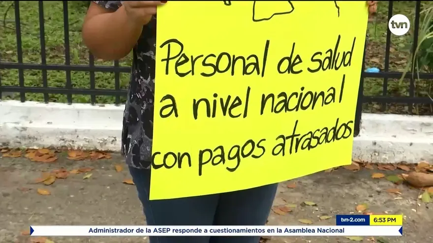 Médicos piden sus salarios adeudados