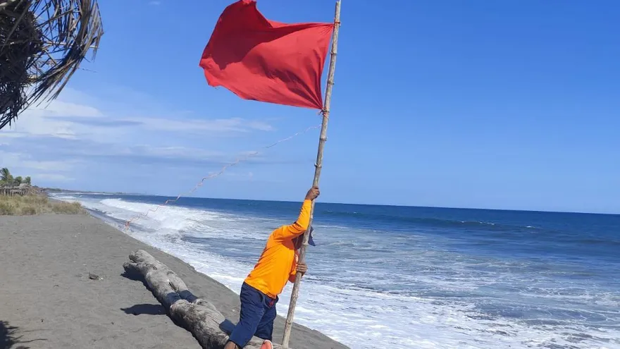 Cierran playas en distintos puntos por mar de fondo