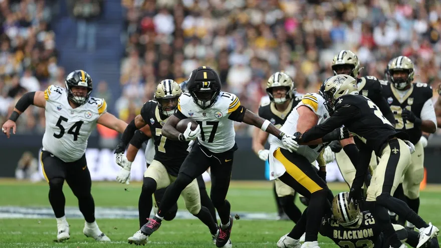 Steelers y Saints durante su partido en París