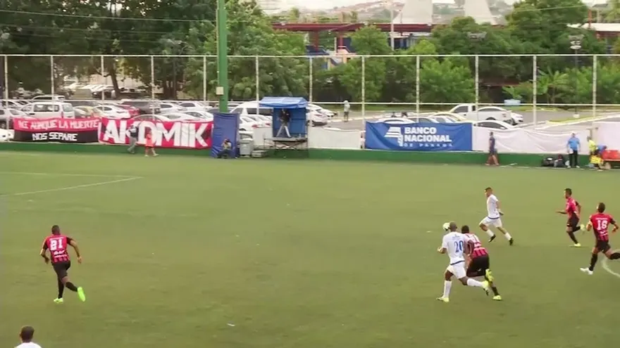 Atlético Nacional ganó al Sporting 1-2