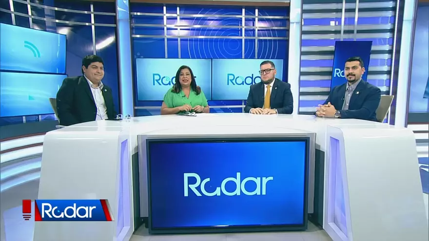 Panelistas del primer tema analizado en Radar
