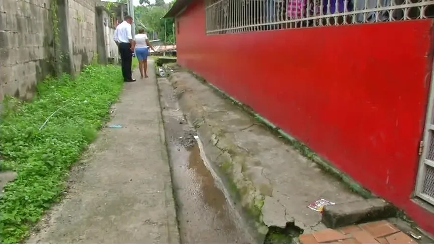 Residentes de San Miguelito, afectados por malos olores