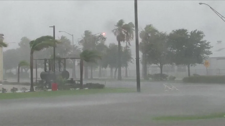 Huracán Harvey amenaza con inundaciones catastróficas en Texas