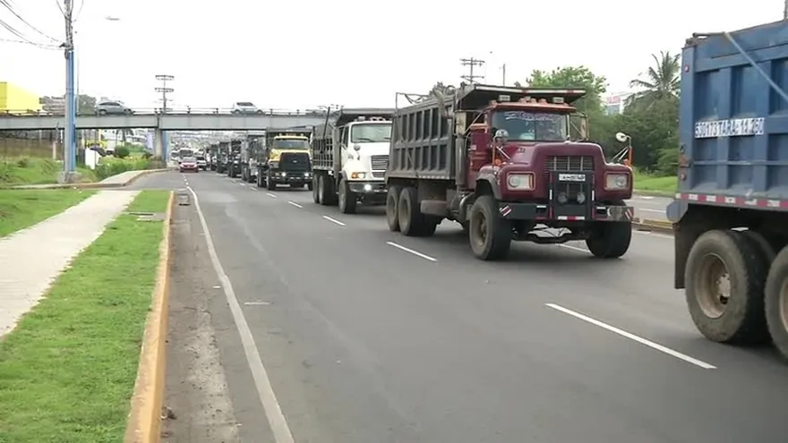 Camioneros realizaron protesta