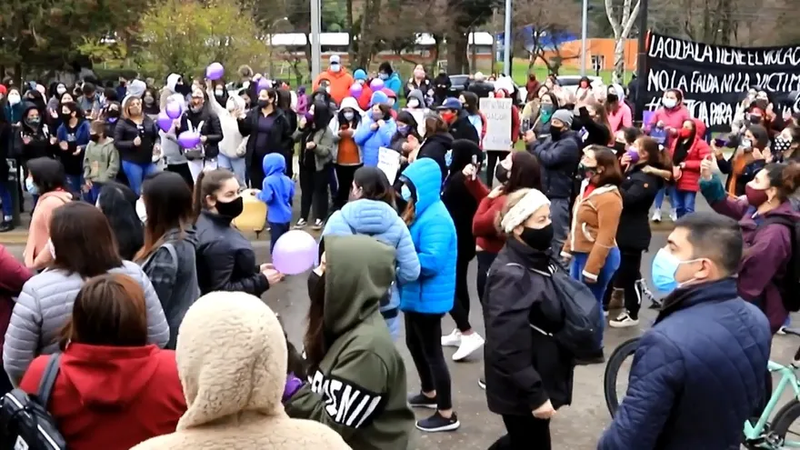 Crece conmoción en Chile por caso de joven que se suicidó tras denunciar violación