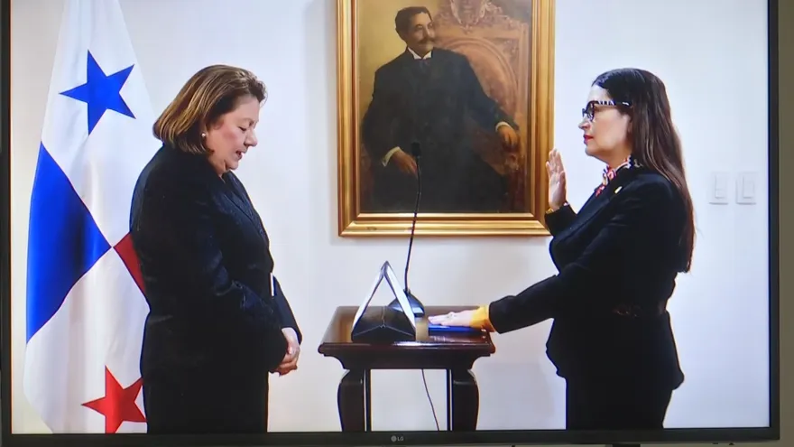 Juramentan a María Cristina Chen Stanziola como presidenta de la CSJ