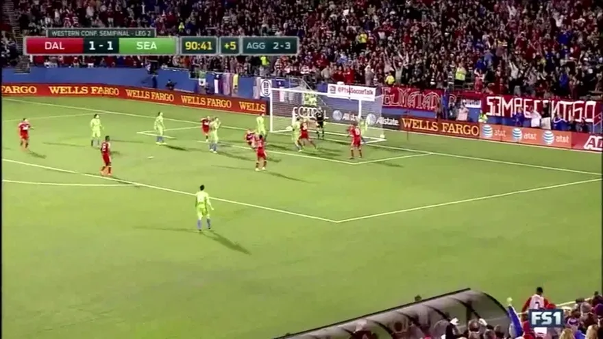 Asistencia a gol de final, cortesía de Blas Pérez