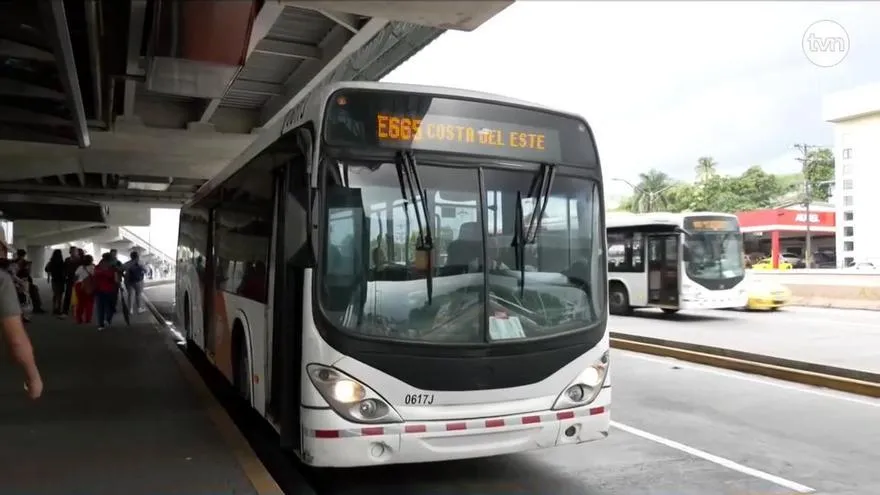 Imagen de una unidad del metrobús.