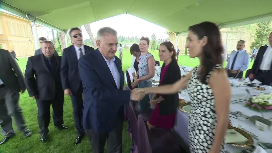 Turquía quiere ser más activa para hallar solución en Siria