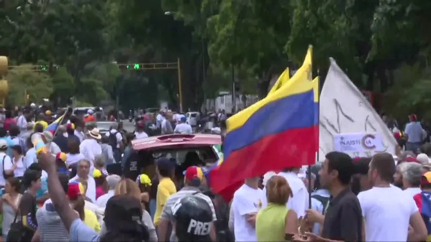 Venezuela: Reprimen opositores durante elección de Constituyente