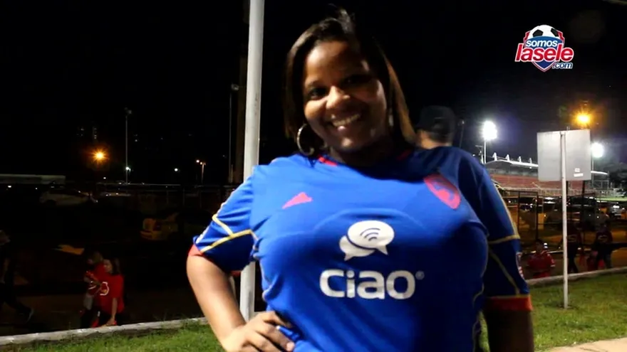 Más de la llegada de la afición al Rommel Fernández