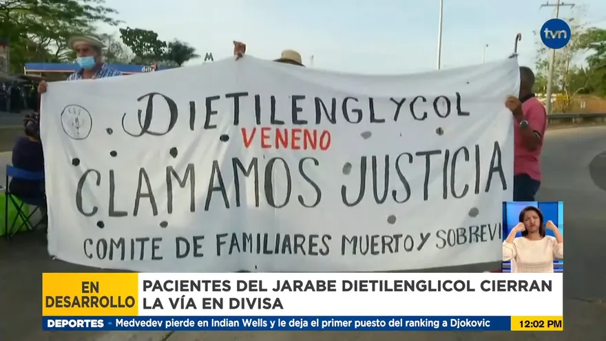 Continúa cierre de vía en Divisa