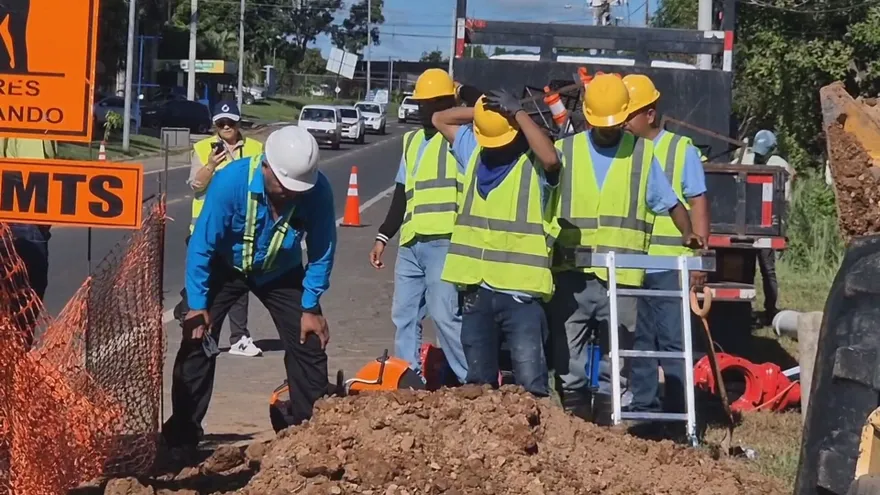 Instalación de la primera válvula de desinfección en las tuberías de Chitré
