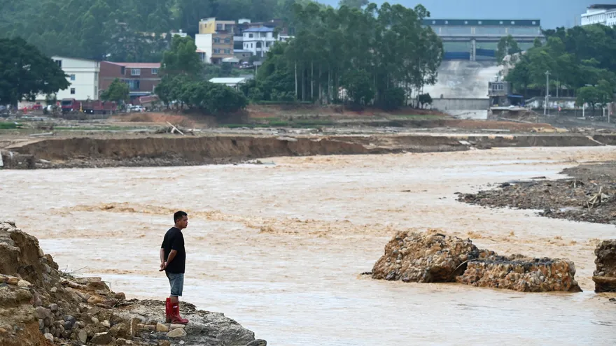 Sube a 39 el balance de muertos por las inundaciones en el sur de China