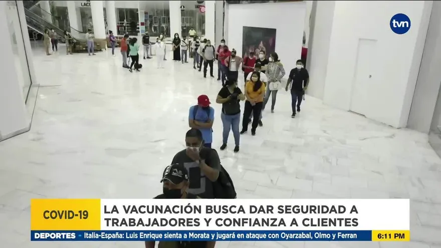 Trabajadores de restaurantes y hoteles son vacunados