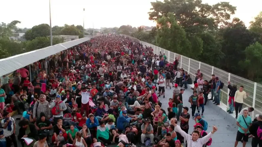 Caravana de centroamericanos vuelve a tocar la puerta de México para llegar a EEUU