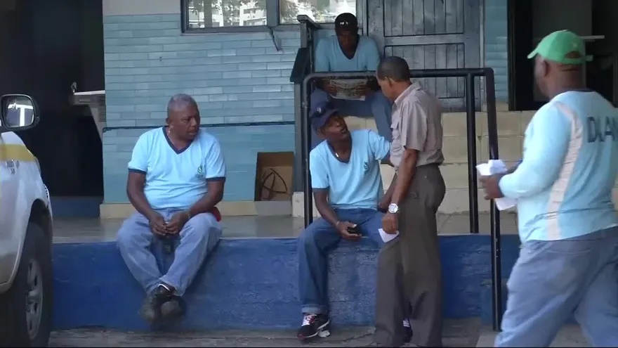 Trabajadores del  Idaan protestan por pagos atrasados