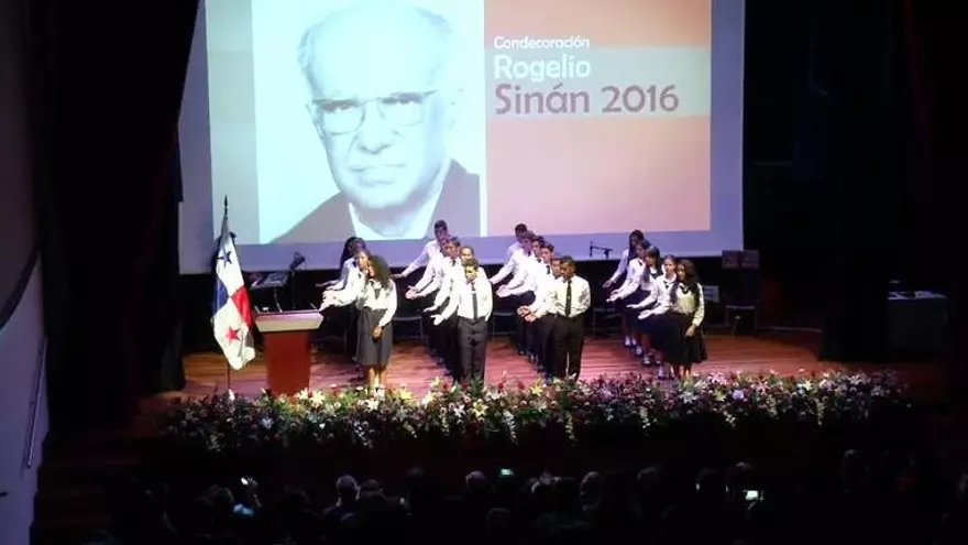 Familiares de poeta Franco denuncian que autoridades no cumplieron con condecoraciones