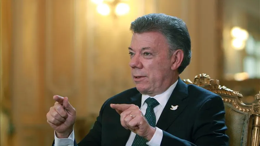 Santos dice que mantendrá firmeza y diplomacia en crisis con Venezuela