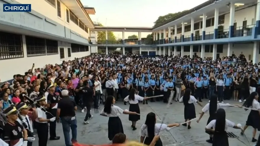 Más de 110 mil estudiantes regresan a clases en Chiriquí con la meta puesta en graduarse
