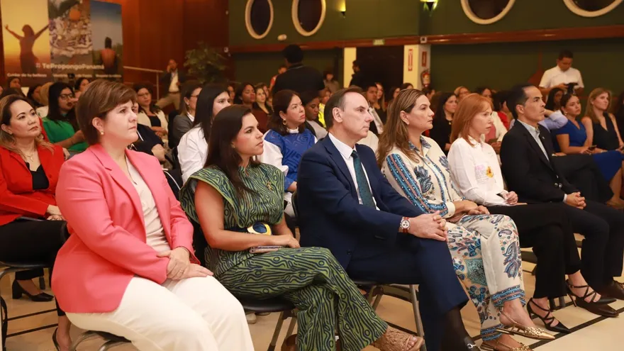 Mujeres ganan terreno en puestos ejecutivos