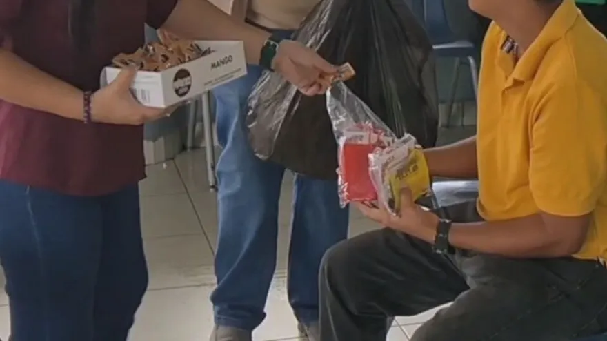 Ministerio de Salud entrega kit de seguridad sexual.