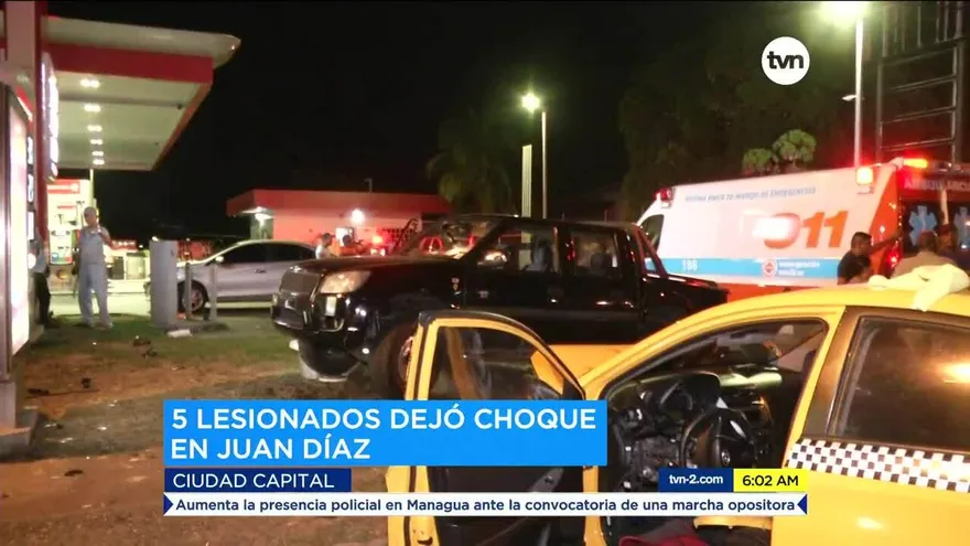 Cinco lesionados por colisión en Juan Díaz