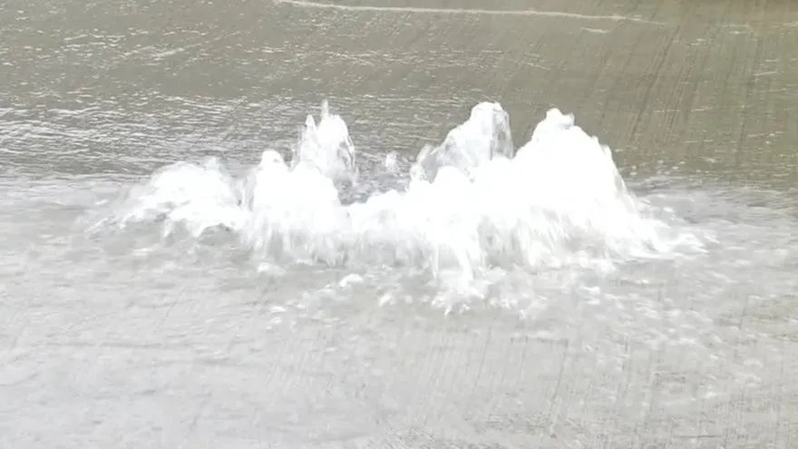 Desborde de aguas servidas en calle J, San Miguelito