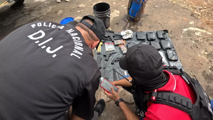 Fusil, armas de fuego, municiones y droga fueron decomisados en Pedregal