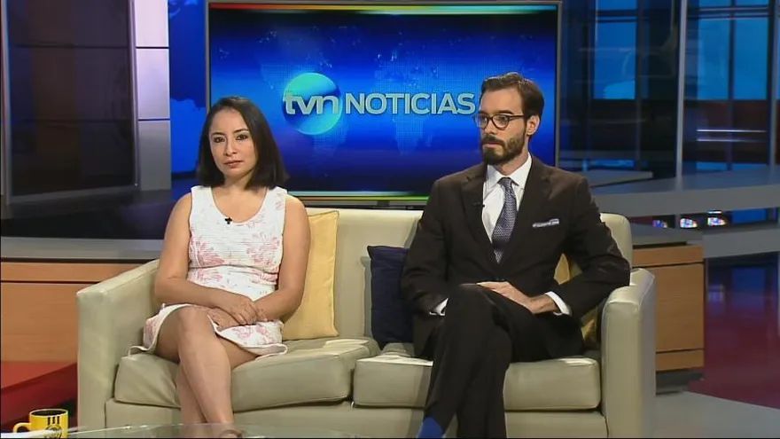 Jóvenes analizan prácticas del gobierno al regalar comida en gabinetes sociales