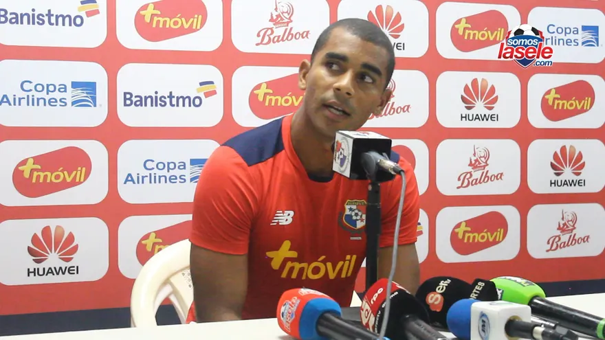 Tony Taylor y Rolando Blackburn en conferencia de prensa