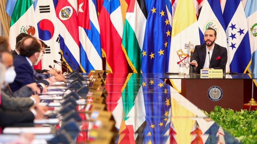 Reunión del presidente de El Salvador, Nayib Bukele, con los embajadores.
