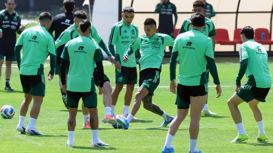 Jugadores de la Selección de México en una sesión de entrenamiento