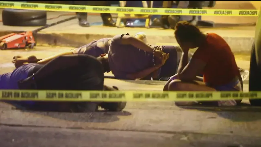 Varios detenidos por hurtar un vehículo