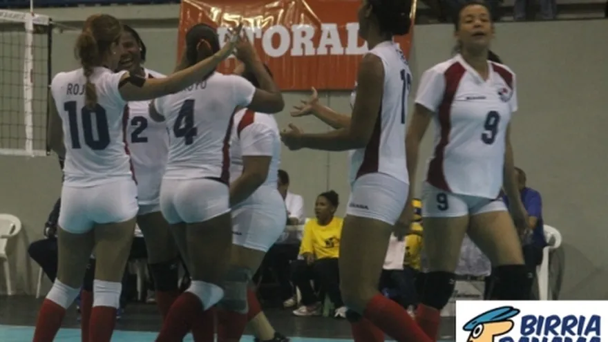 Panamá se impone a El Salvador y sigue tras sueño mundialista