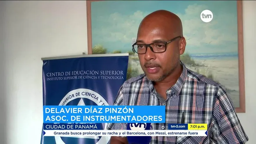 Profesionales de instrumentación quirúrgica preocupados por su futuro