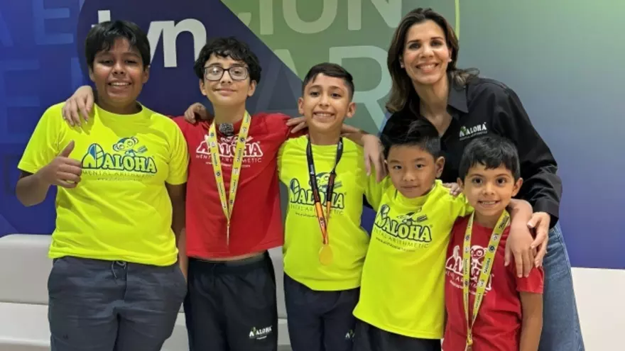 Parte de la delegación de Panamá que se desplazará a Camboya, lugar en el que se llevará a cabo el Campeonato Internacional de Cálculo Mental el domingo 20 de julio.