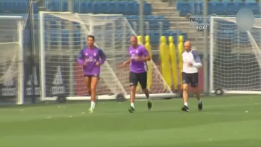 Zidane entrenó con la plantilla completa del Real Madrid