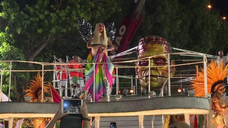 Desfile de Beija-flor contra corrupción gana carnaval de Rio