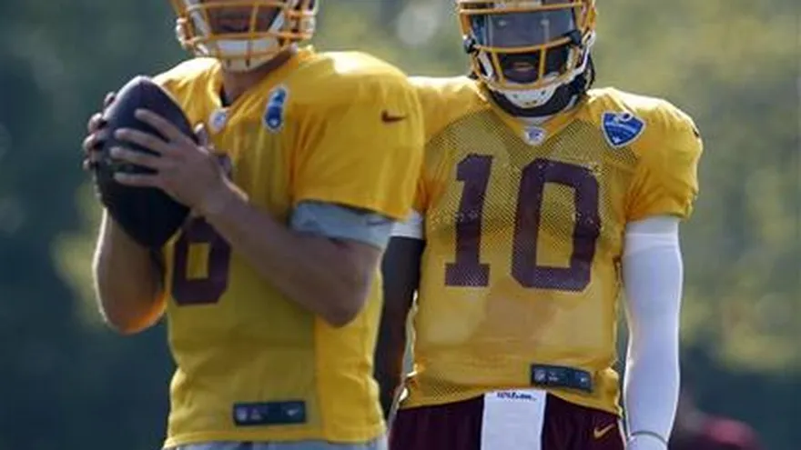 Kirk Cousins (8)  junto a  Robert Griffin III (10)