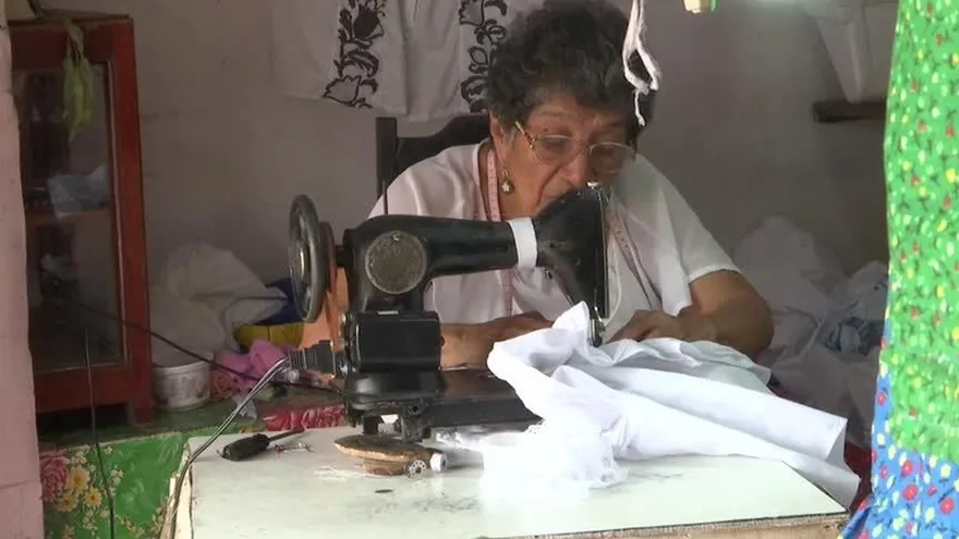 Taller de costura se viste de Patria