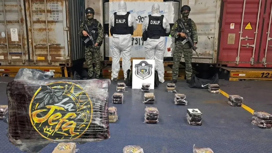 Paquetes de droga incautados con sello de "La Jefa"